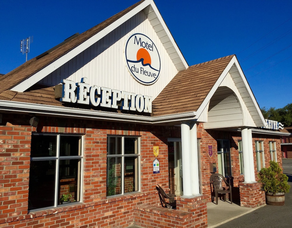 Motel et Appartements du Fleuve — hotel in Brossard