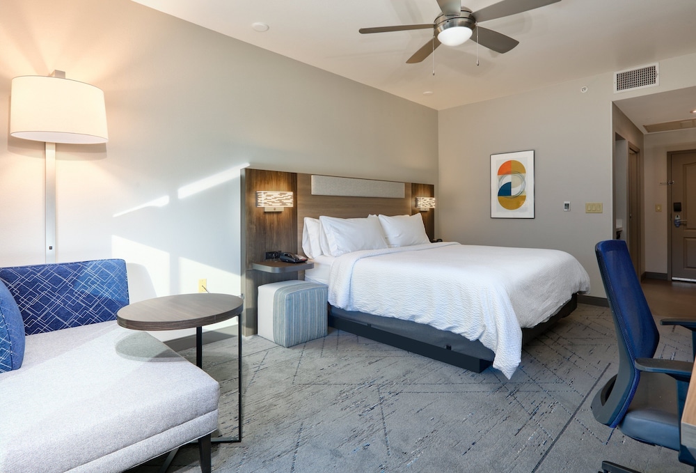 Holiday Inn Express & Suites North Dallas at Preston by IHG - photo 6