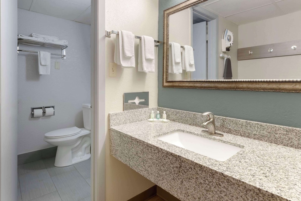 Quality Inn Newton at I 80 - photo 31