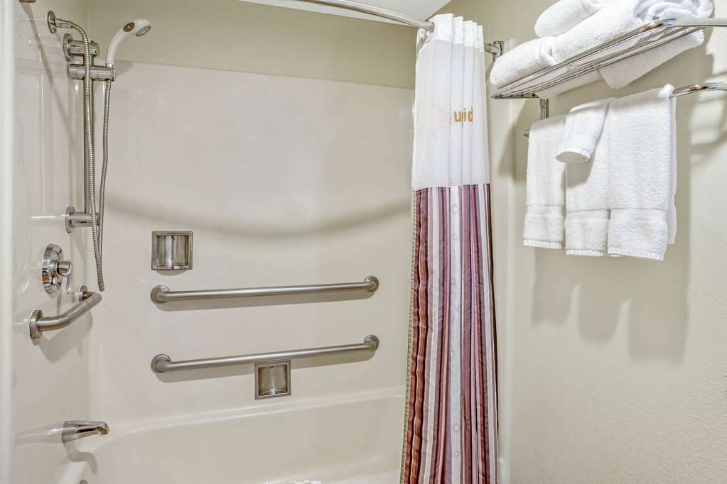 La Quinta Inn & Suites by Wyndham Stamford New York City - photo 33