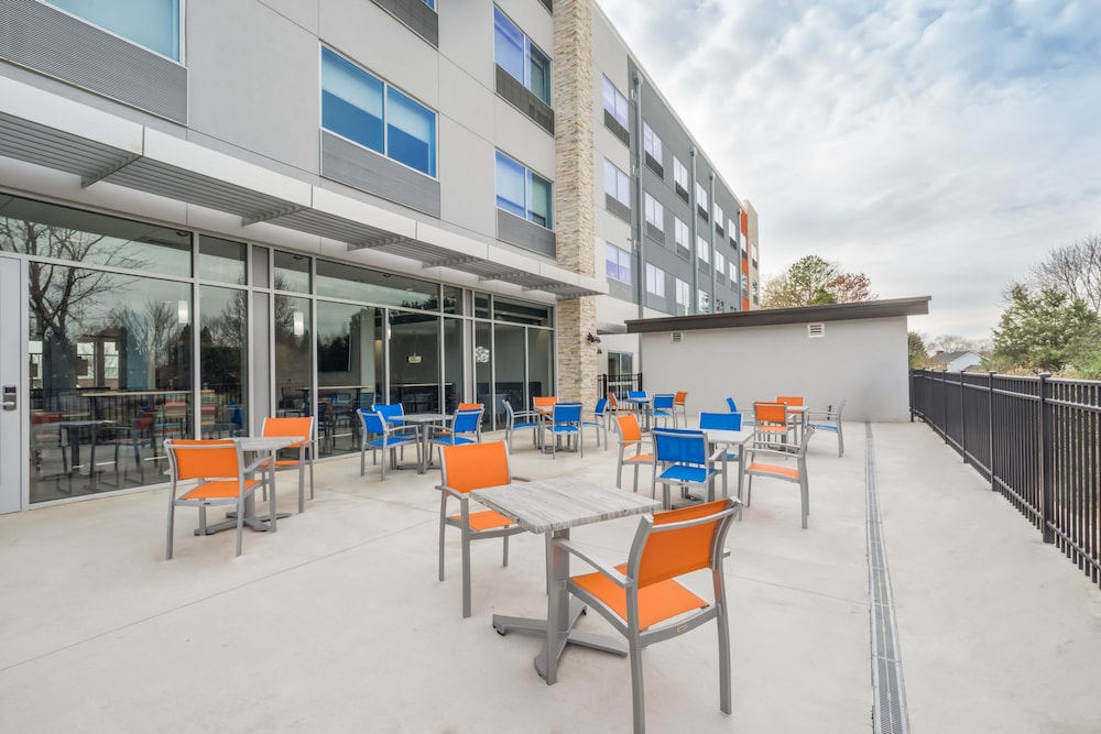 Holiday Inn Express & Suites Greenville SE Simpsonville by IHG - photo 37