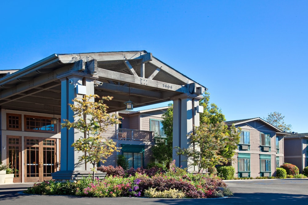 Holiday Inn Express & Suites Carpinteria by IHG - photo 38