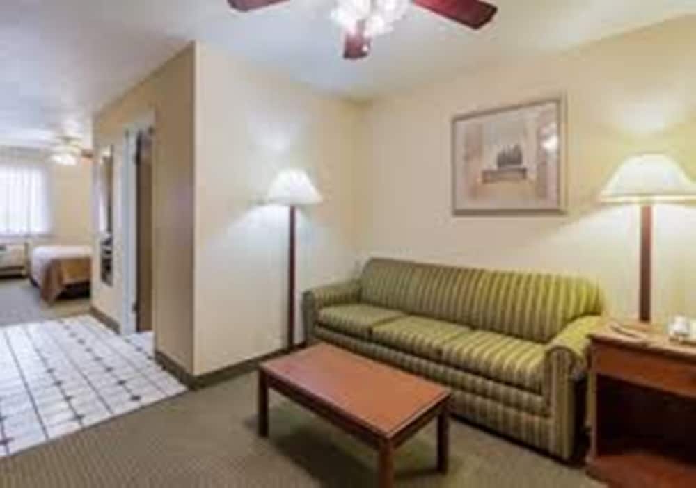 Baymont by Wyndham Omaha SW - photo 4