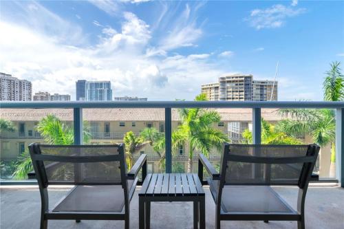 Amazing Studio Spectacular Amenities Near Beach - featured photo