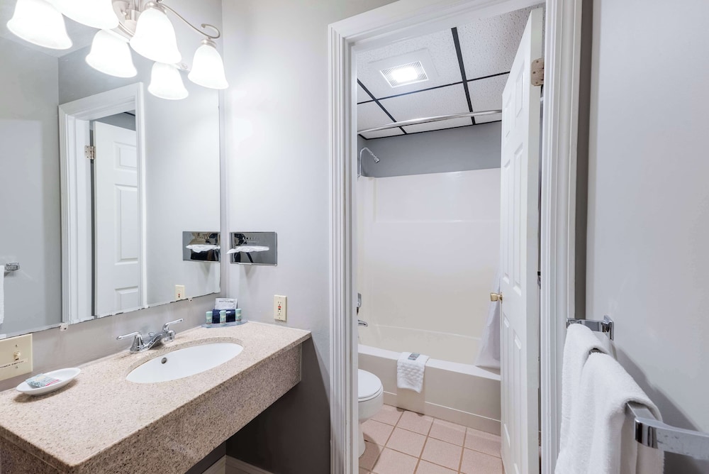 Fireside Inn & Suites Bangor - photo 41