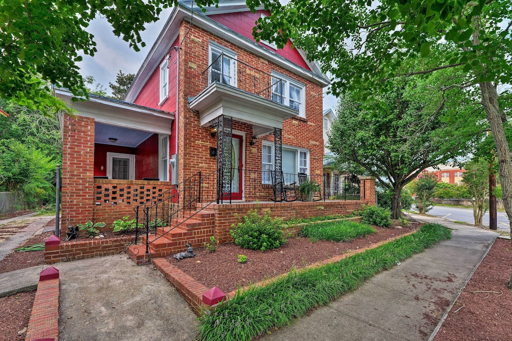 New Bern Home with Yard Grill and Walkable Location — 4-Star Luxury Hotel in New Bern, United States