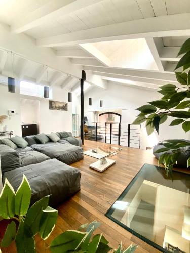 Luxury industrial apt vicino al centro con garage — 4-Star Luxury Hotel in Brescia, Italy