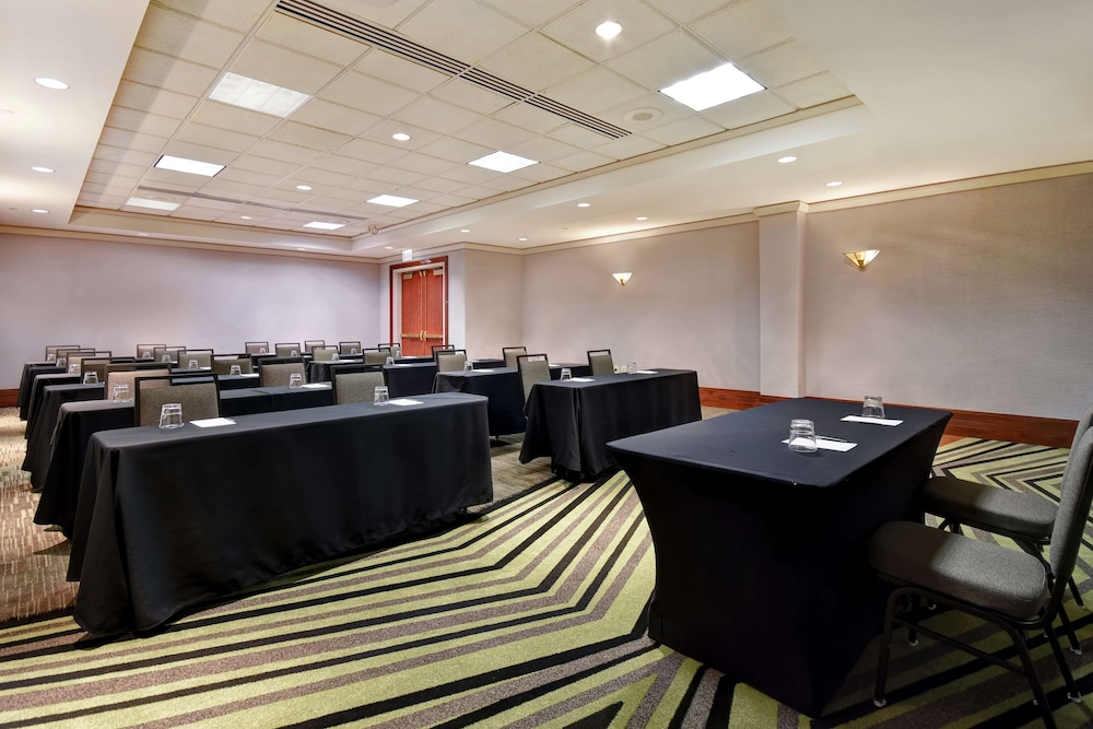 Embassy Suites Little Rock - photo 85