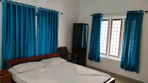Azza Home