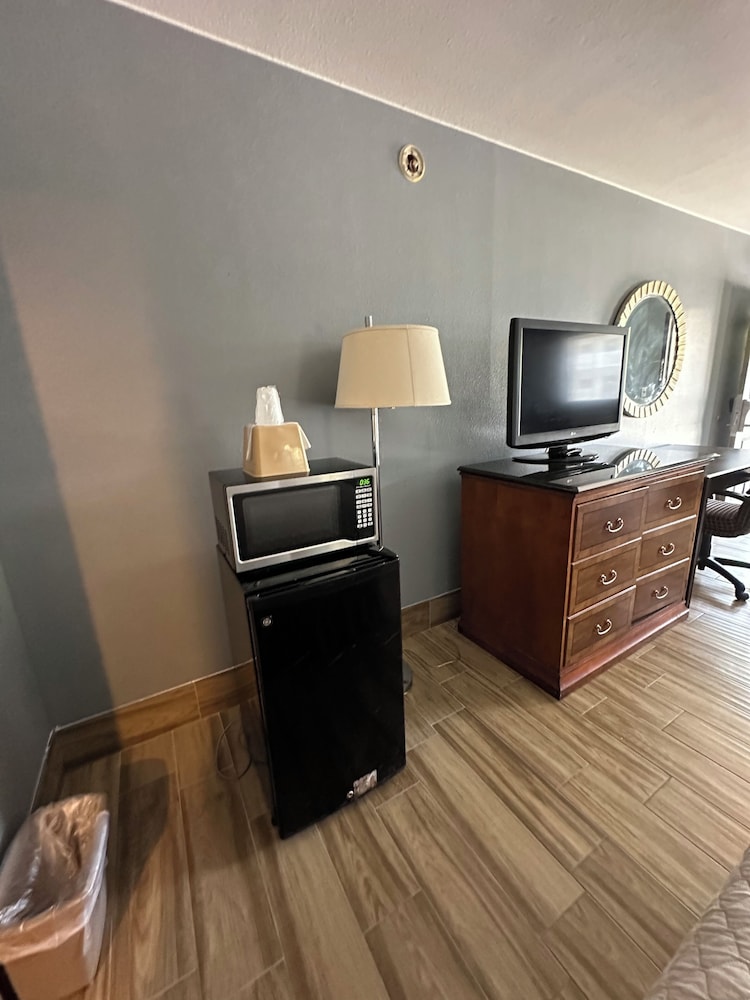 HillView Inn - photo 13