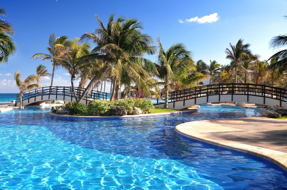 The Grand Oasis Cancun All Inclusive