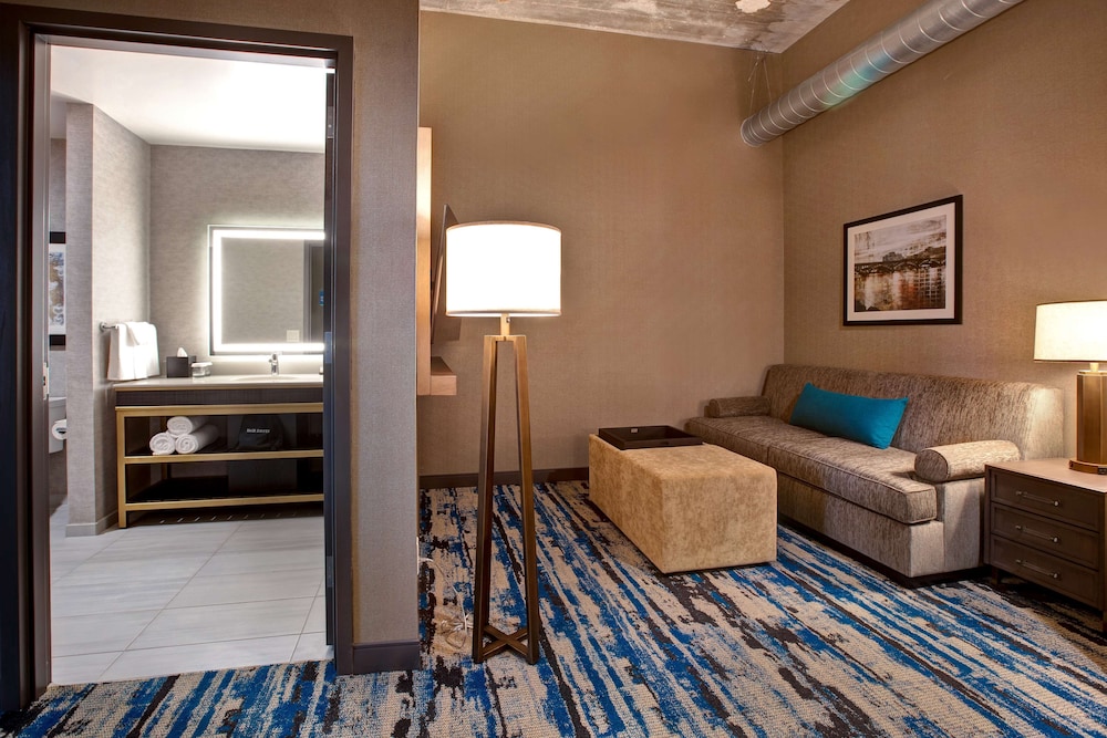 Embassy Suites by Hilton Rockford Riverfront - photo 28