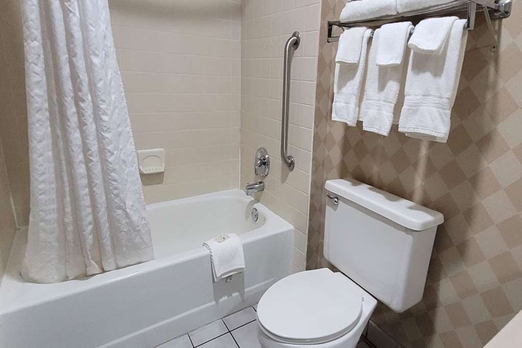 Quality Inn & Suites Columbia I 70 - photo 13