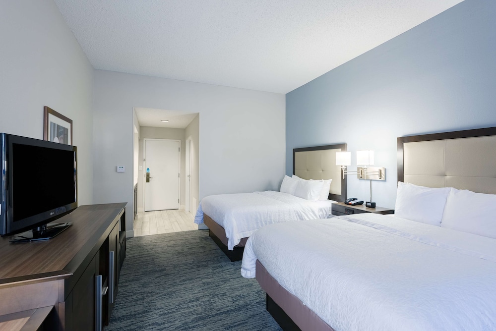 Hampton Inn Mount Airy - photo 22