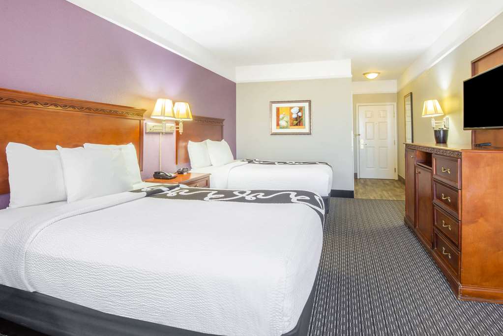 La Quinta Inn & Suites by Wyndham Gainesville - photo 10