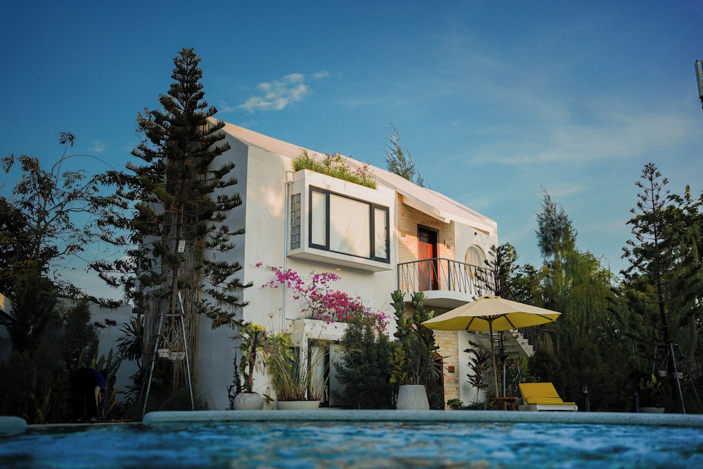 Montagne Residence — 4-Star Luxury Hotel in Kampot, Cambodia
