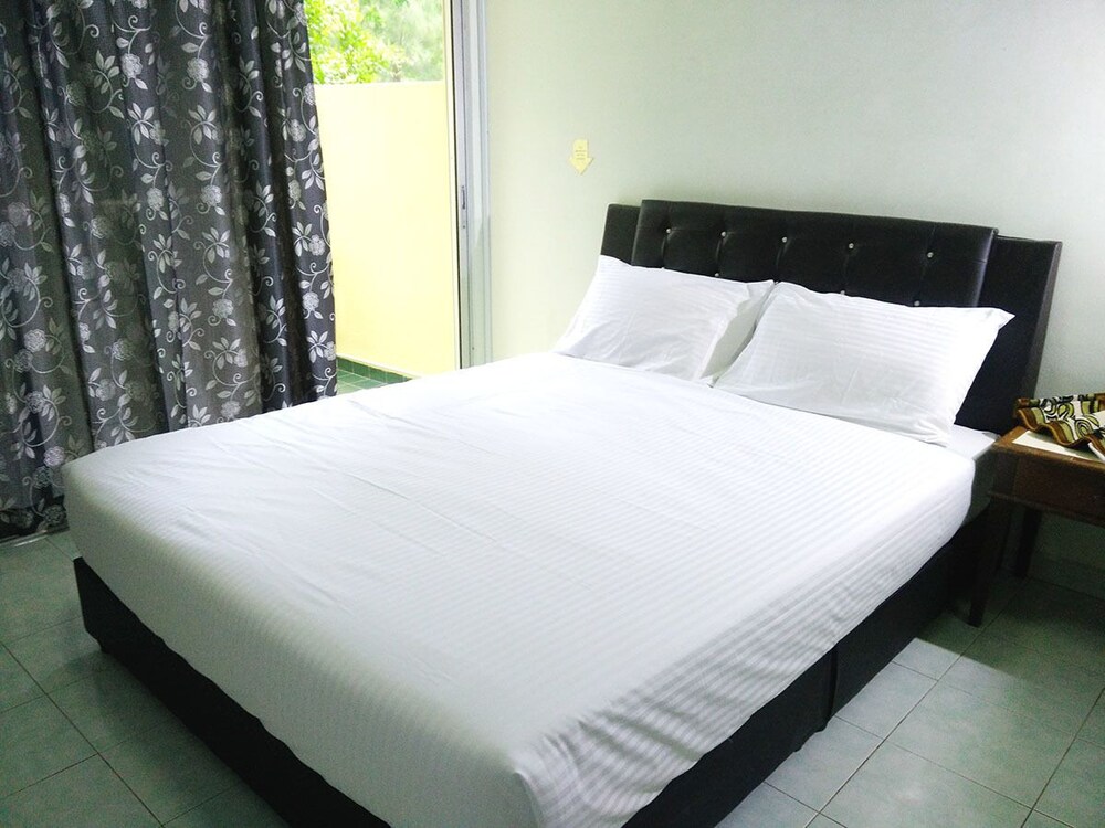 Teluk Batik Resort — Lumut — photo 4