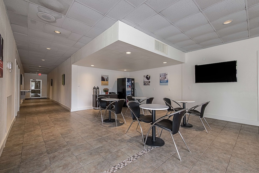 Motel 6 Pekin IL - photo 11