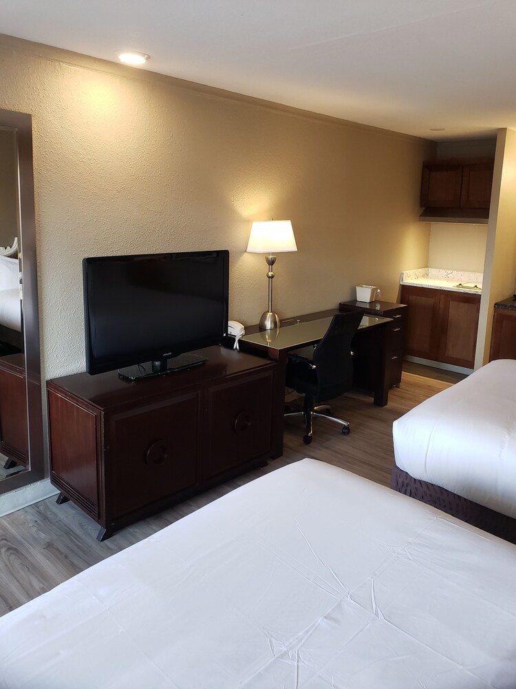 Yakima Valley Inn - photo 17