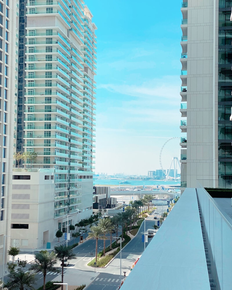 YOUR STAY Apartments Luxury Beachfront Living — 5-Star Luxury Hotel in Dubai, United Arab Emirates