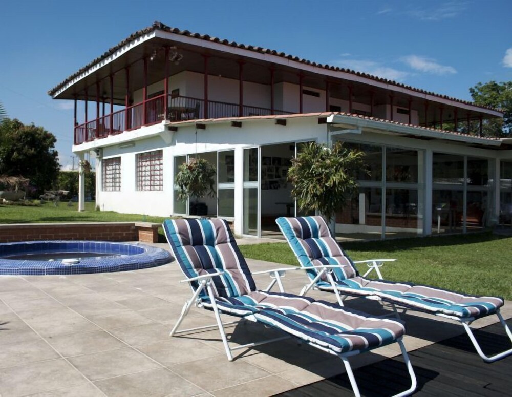 Finca Hotel Villa Clara — hotel in Chinchina