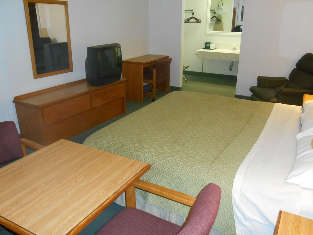 Henry's Fork Inn - photo 4