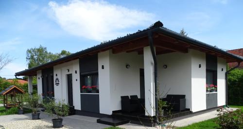 Casa Blanca Apartman II — 4-Star Luxury Hotel in Balatonfenyves, Hungary