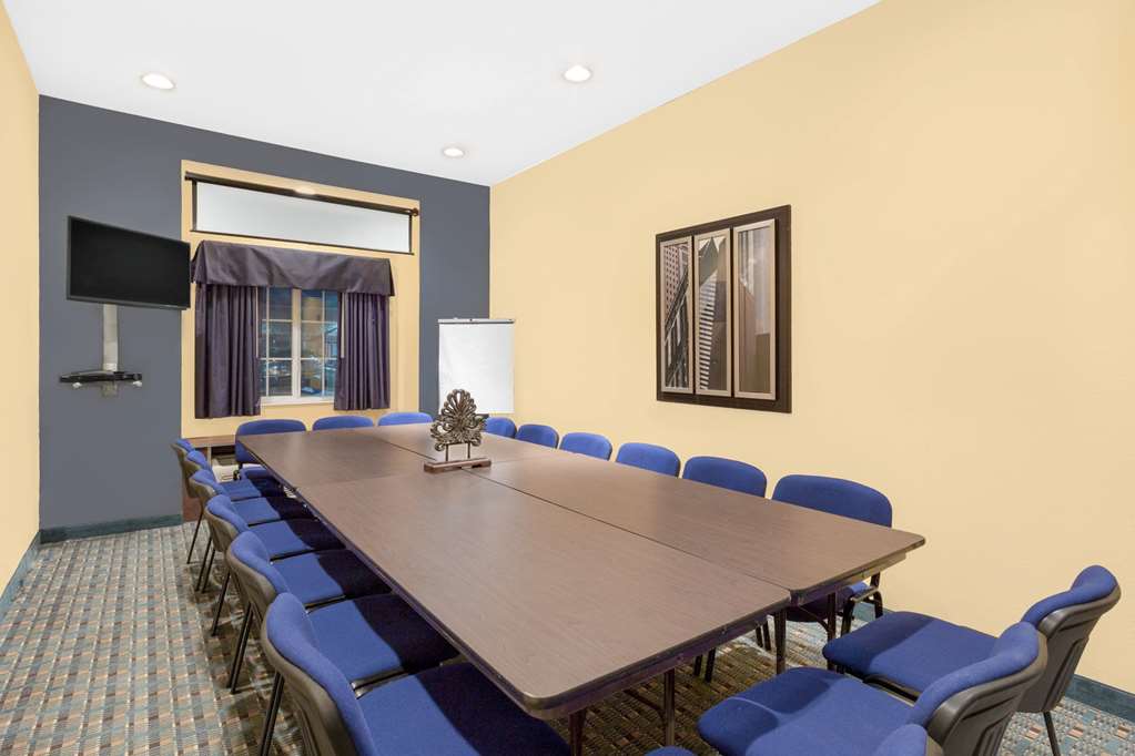 Microtel Inn & Suites by Wyndham Kearney - photo 13