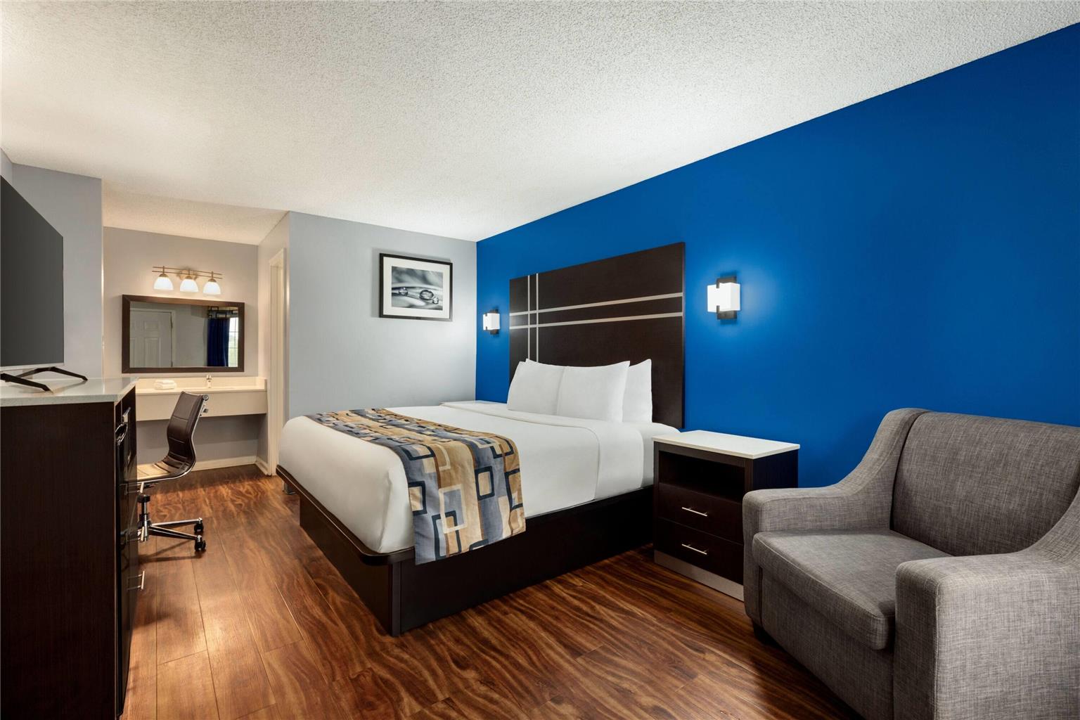 Baymont by Wyndham Albany at Albany Mall - photo 12