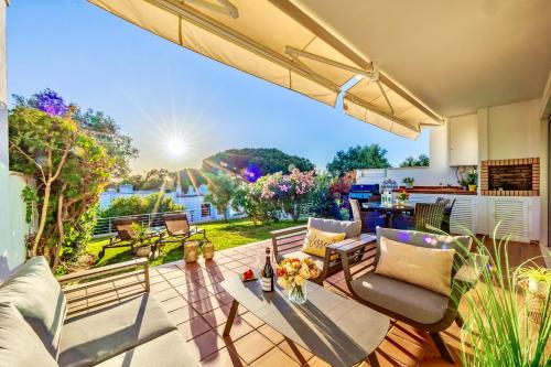 Luxury Villa in Serene Location with Pool & Private Garden — 4-Star Luxury Hotel in Quarteira, Portugal