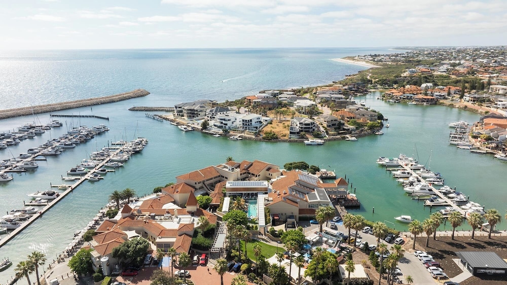 The Marina Hotel Mindarie — 4-Star Luxury Hotel in Mindarie, Australia