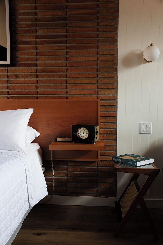 The Sierra Motel - photo 17
