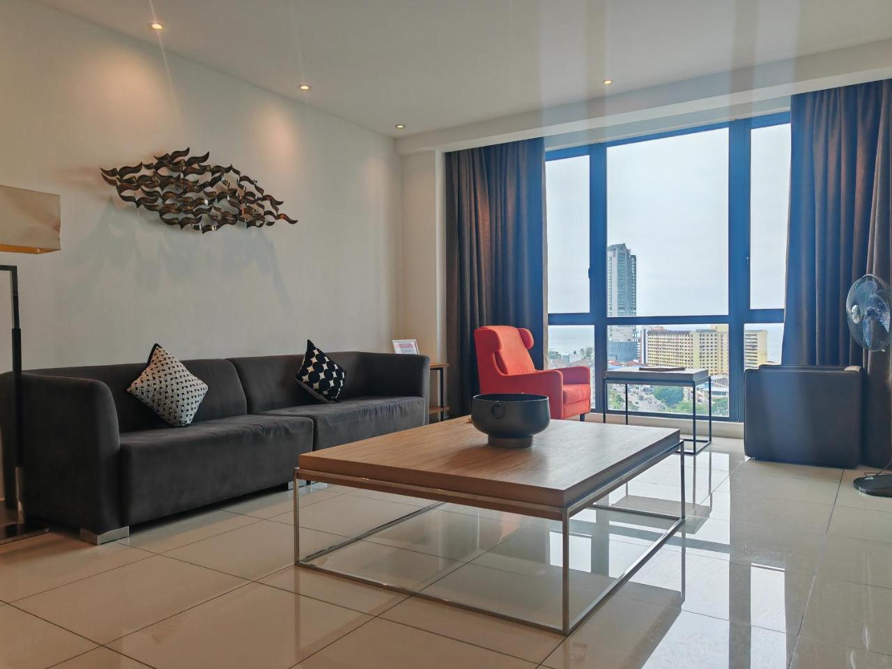 Luxe Romance with Seaview & Bathtub Jazz Suites by Ocean Luxe — 4-Star Luxury Hotel in Tanjung Tokong, Malaysia