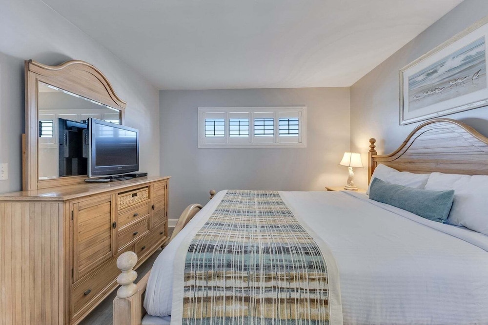 1106 Seaward Way by Atlantic Towers — Carolina Beach — photo 2