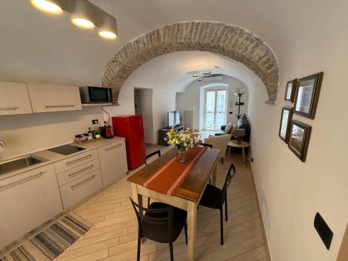 Apartment Corso Alfieri From 1700s AC & Queen Bed — 4-Star Luxury Hotel in Asti, Italy