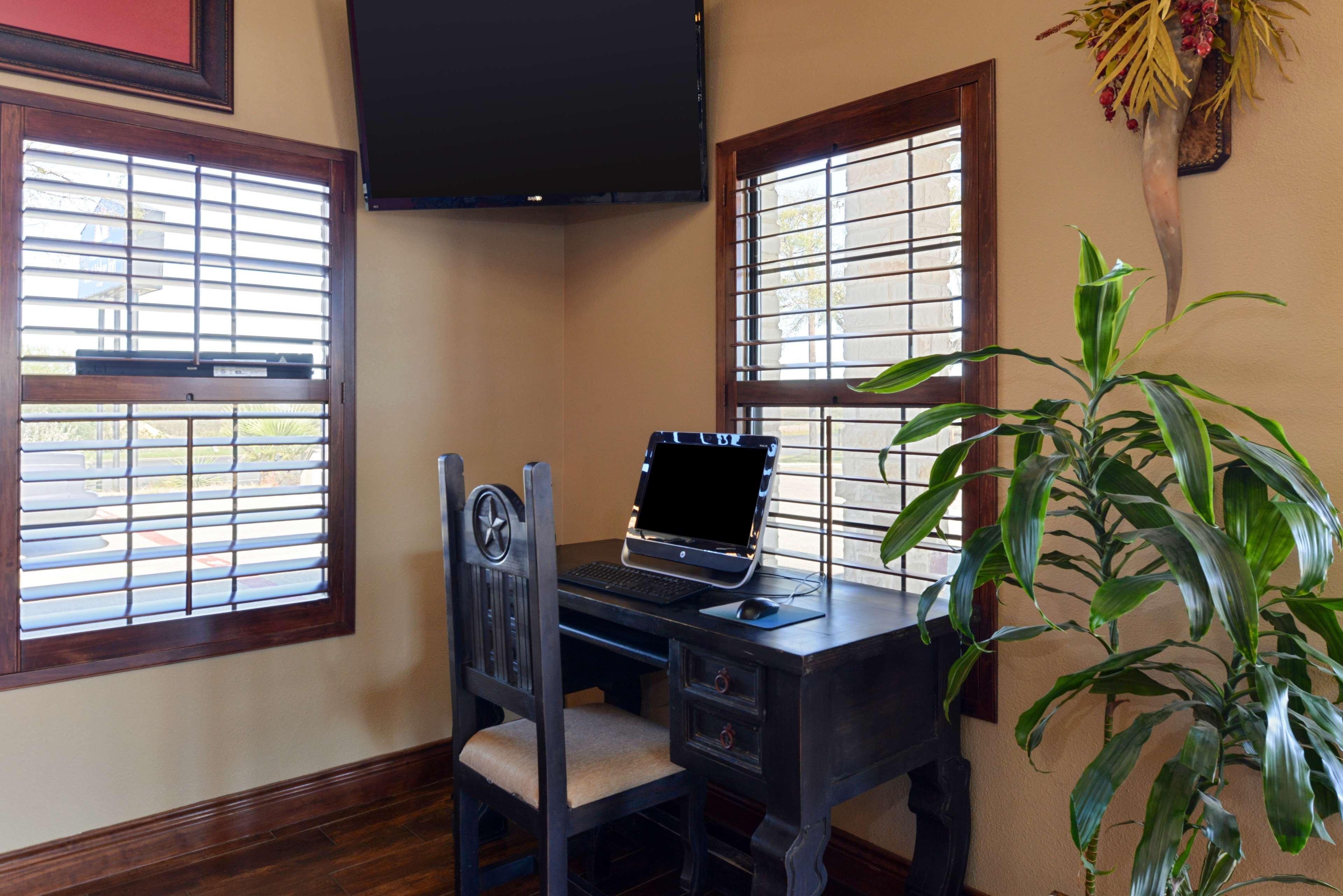 Studio Inn & Suites Kitchenettes - photo 18