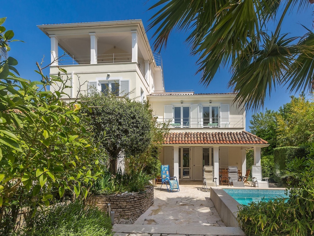 Splendid Apartment in Pula With a Shared Swimming Pool Medulin — 4-Star Luxury Hotel in Medulin, Croatia