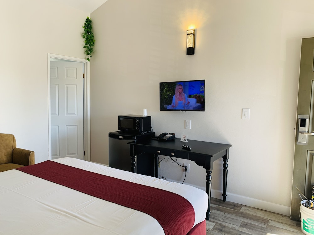 Escondido Inn - photo 11
