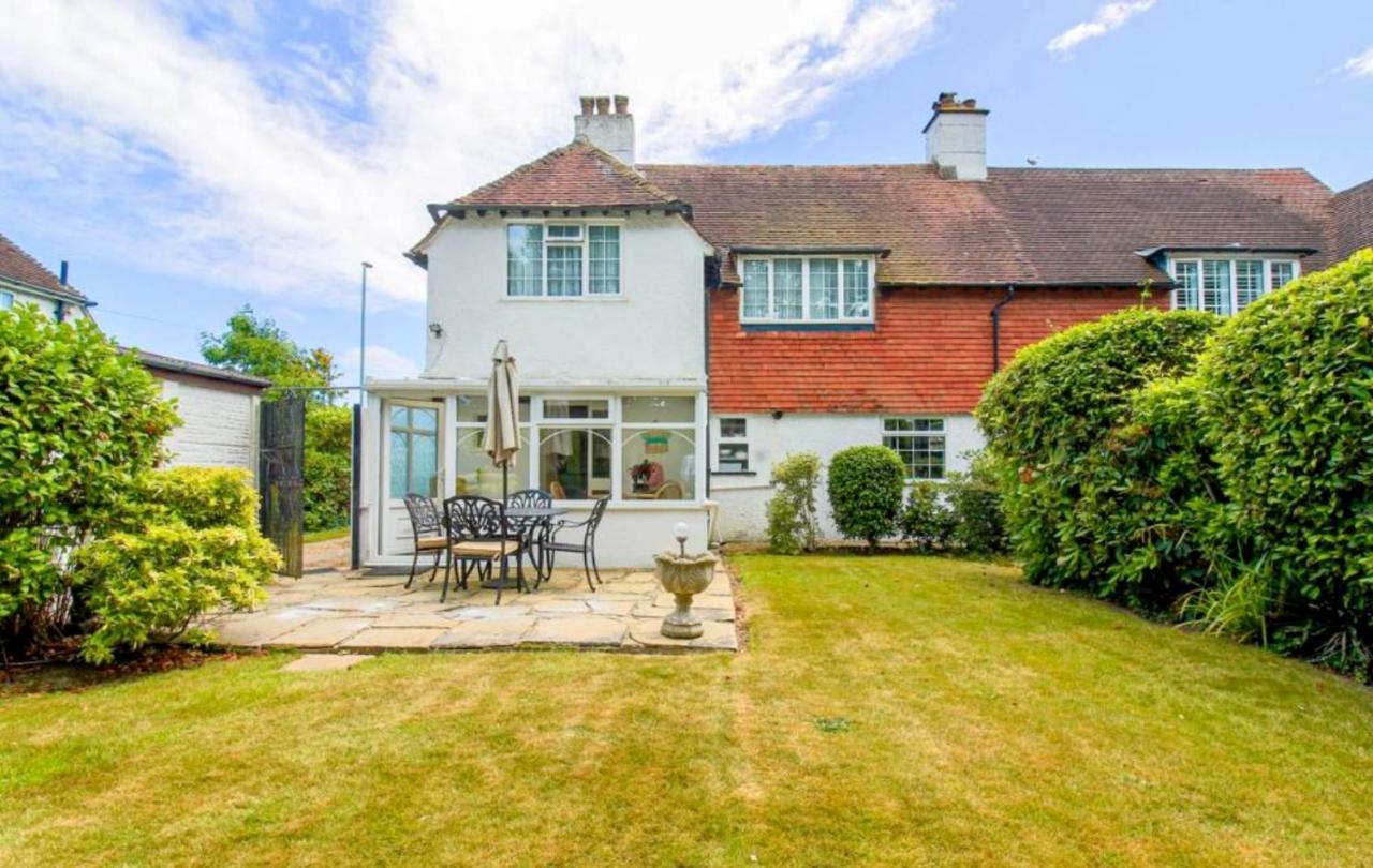 Cooden Cottage — 4-Star Luxury Hotel in Bexhill-On-Sea, United Kingdom