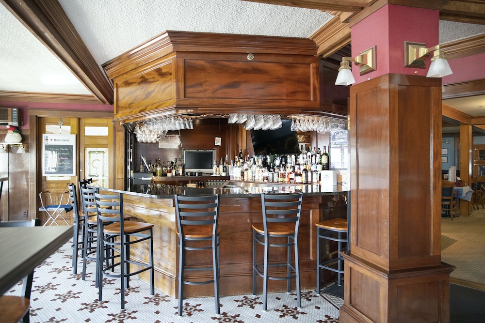 The Winthrop Arms Hotel And Restaurant - photo 4
