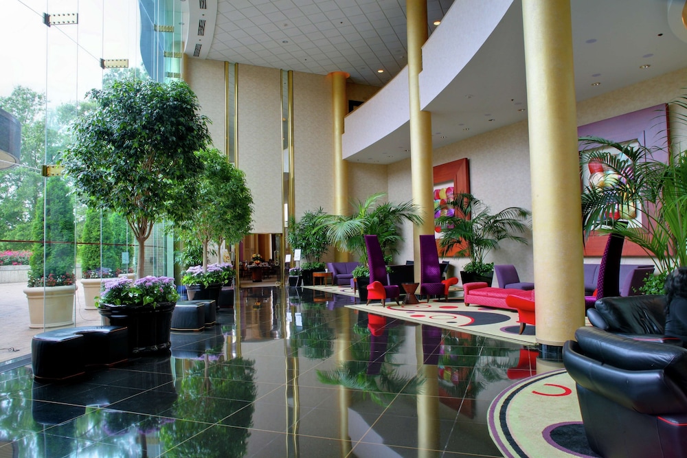DoubleTree by Hilton Washington Dulles Airport - carbon neutral hotel in Herndon