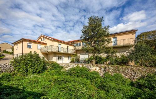 Cozy Apartment In Donji Vinjani — 4-Star Luxury Hotel in Donji Vinjani, Croatia