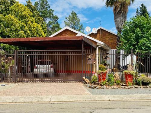 The Flower Guest House — 4-Star Luxury Hotel in Bloemfontein, South Africa