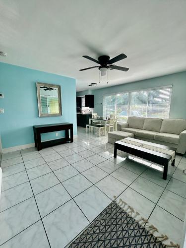2 min walk to beach & free parking Lauderdale 21 1 — 4-Star Luxury Hotel in Fort Lauderdale, United States