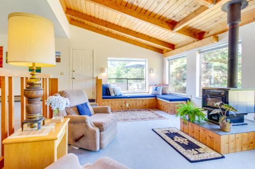 The Bobcat House — 4-Star Luxury Hotel in Sea Ranch, United States