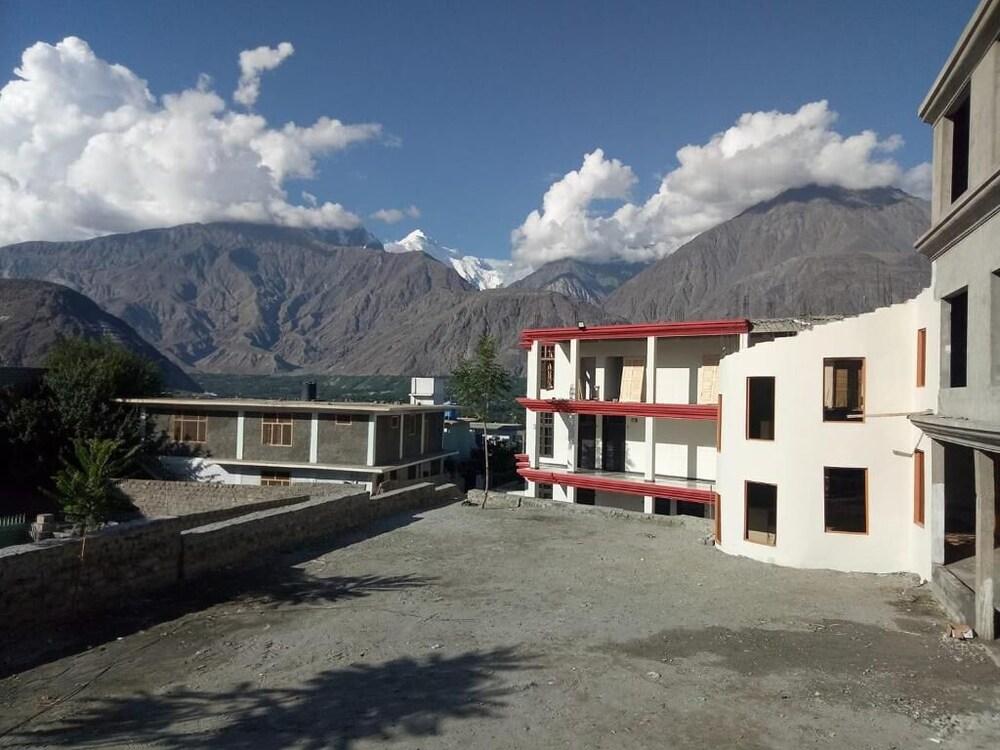 Hotel Oasis International - carbon neutral hotel in Gilgit