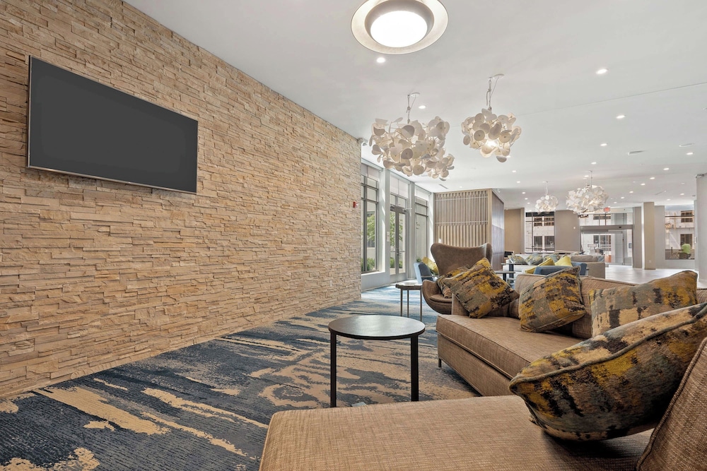 Element Hampton Peninsula Town Center - photo 5