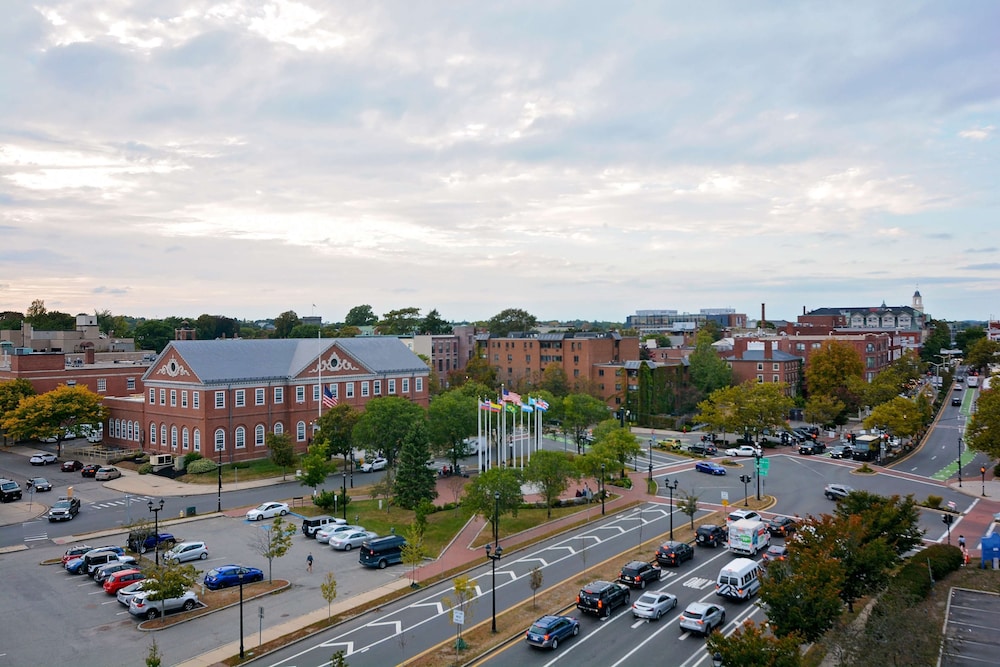 Hampton Inn Salem Boston - photo 45
