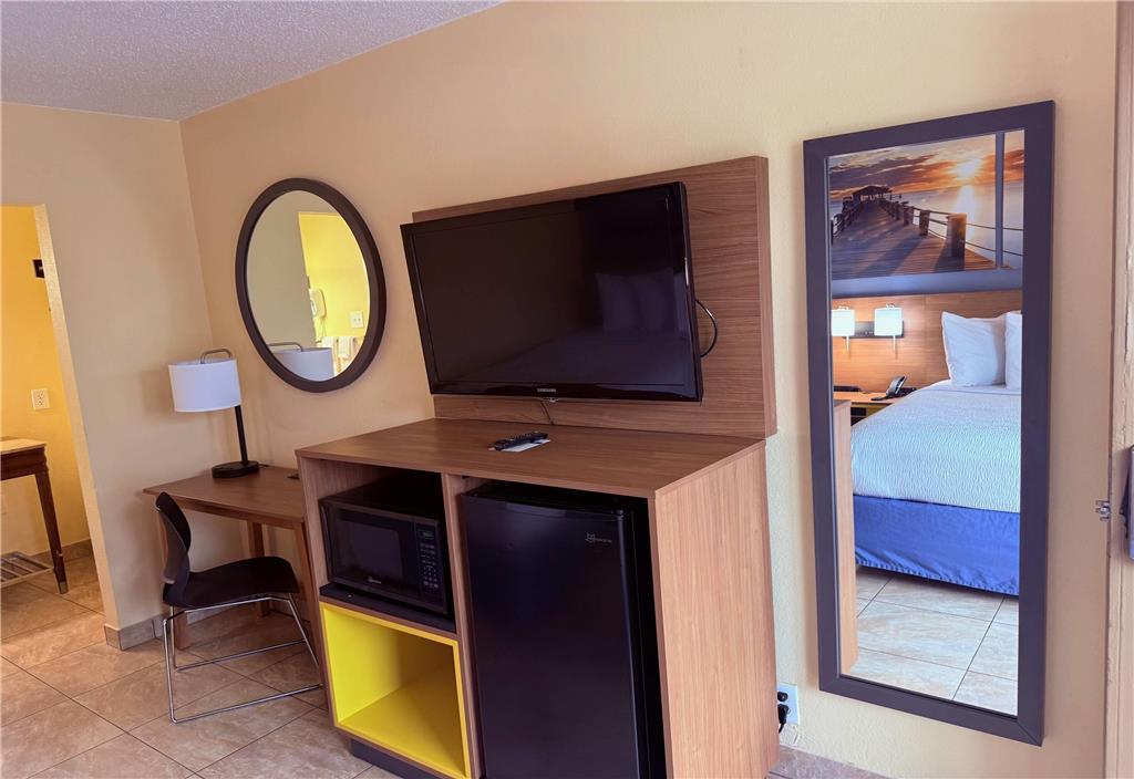 Days Inn by Wyndham St. Petersburg Tampa Bay Area - photo 15
