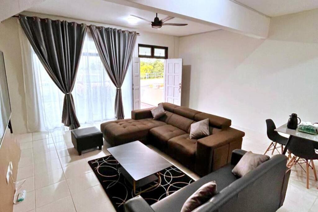 Suria Villa @ 5 mins A'famosa Resort — 4-Star Luxury Hotel in Malacca, Malaysia